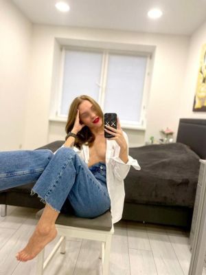 Блядь для командировачных — Дарья (8 495 335-06-34)