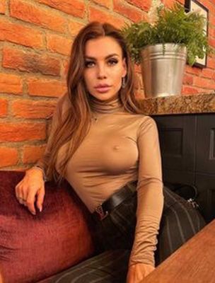 Альбина, 24 лет — минет в машине