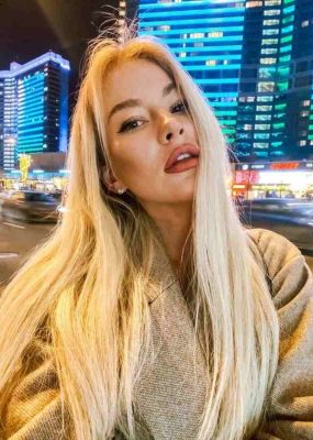 Купить проститутку в Москве (Карина, рост: 166, вес: 54)