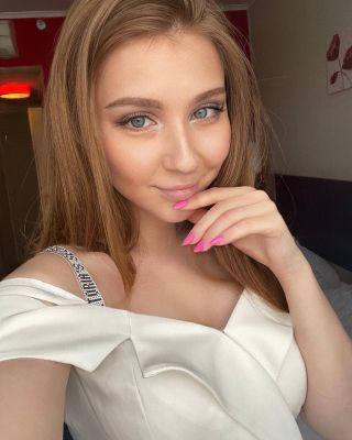 Снять девушку (Агата, рост: 172, вес: 55)